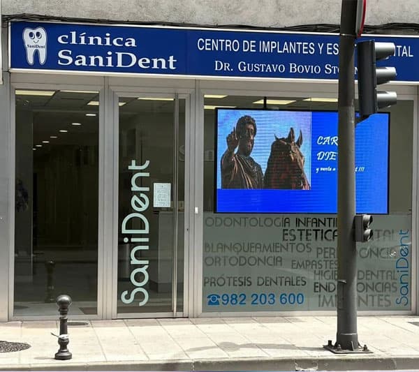 Contacta con la clínica dental Sanident