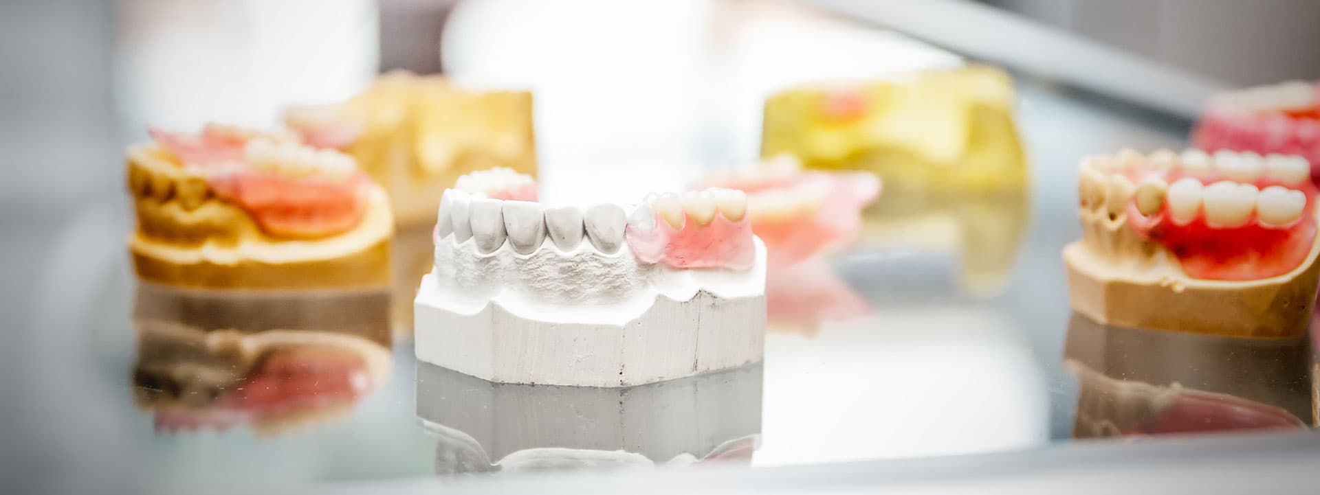 Contacta con nuestros expertos en prótesis dentales en Lugo y déjate asesorar
